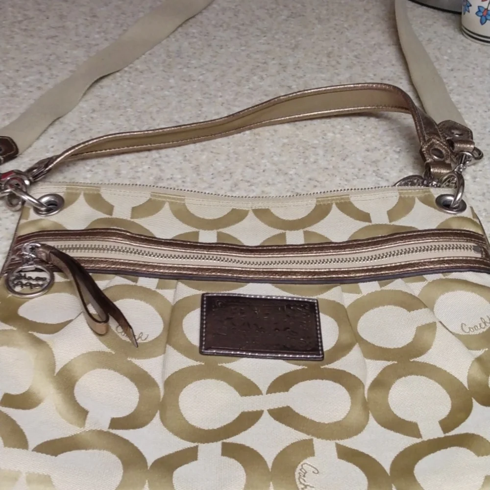 Coach Handbag - Picture 1 of 5